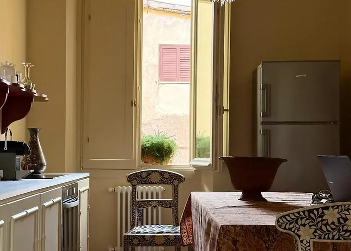 La Consulta A Banchi Tatil Evi